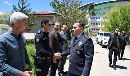 Ağrı Emniyet Müdürü Önder, Kurban Bayramı'nda emniyet personeliyle bayramlaştı