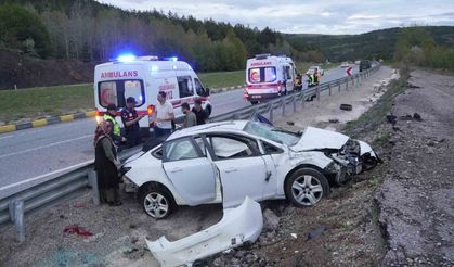 Bayram tatili yolunda kaza: Takla atan otomobildeki 4 kişi yaralandı