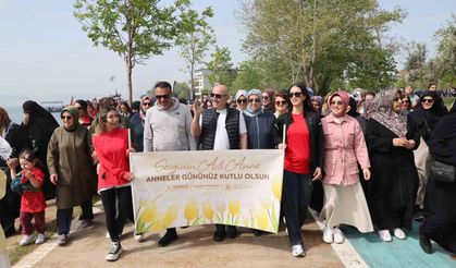 Darıca'da Anneler Günü yürüyüşü düzenlendi