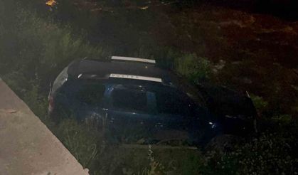 Kontrolden çıkan araç dereye uçtu, kaza sonrası sürücü kaçtı