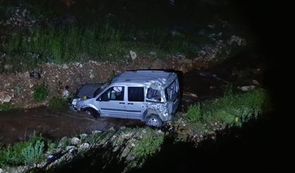 Malatya'da hafif ticari araç dereye uçtu: 1 yaralı