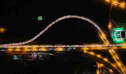 Tatilciler dönüş yoluna geçti, kilometrelerce kuyruk oluştu: 43 ilin bağlantı noktası görüntülendi