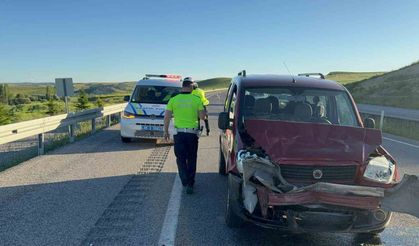 Yozgat'ta iki otomobil çarpıştı 8 kişi yaralandı