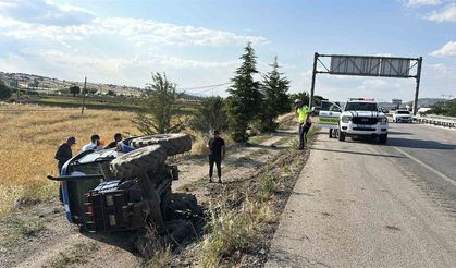 Kontrolden çıkan traktör şarampole devrildi: 1 yaralı
