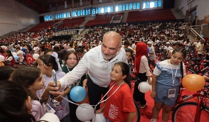 Canik'te 2 bin 500 çocuk hediyelerle buluşuyor