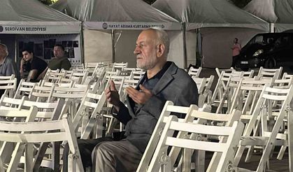 Deprem saati 03.02'de Sakarya'da eller semaya açıldı