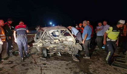 Karaman'da iki otomobilin kafa kafaya çarpıştı: 1 ölü, 1 yaralı
