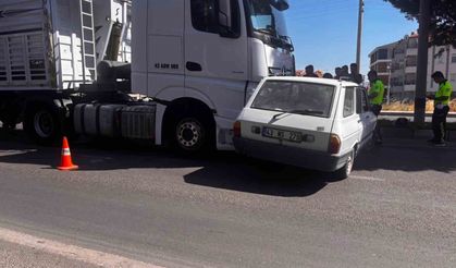 Kütahya'da çekici ile otomobil çarpıştı: 2 yaralı