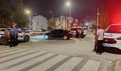 Akrabalar arasında bıçaklı kavga: 1 yaralı