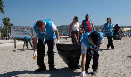 Büyükçekmece'de deniz ve kıyı temizliğiyle çevre duyarlılığına dikkat çekildi