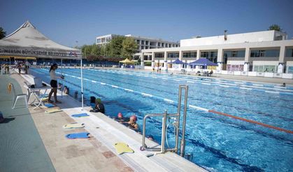Mersin'de ücretsiz yüzme kurslarında 4 bin 200 kişi eğitim aldı