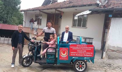 Minik Ecrin'in elektrikli araç sevinci