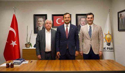 Üsküdar'da 4 CHP'li meclis üyesi AK Parti'ye katıldı