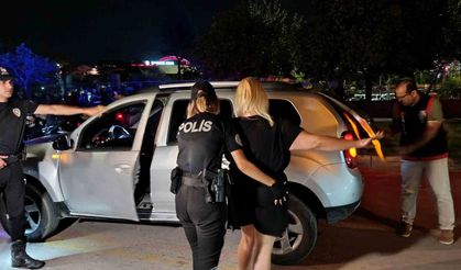 Adana'da huzur ve güven uygulaması: 66 aranan şahıs yakalandı, 2 bin 241 adet uyuşturucu hap ele geçirildi
