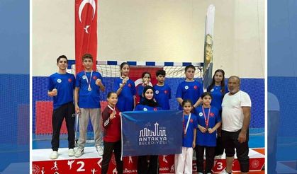 Antakya Belediyesi karate takımı 20 madalya kazandı