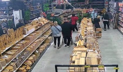 Bursa'da mağazaya servis aracı daldı: Müşteriler neye uğradığını şaşırdı