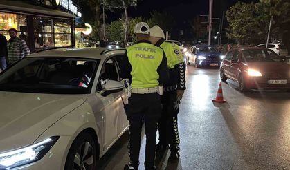 Edirne'de trafik denetiminde ehliyetinin süresinin dolduğunu öğrenen sürücü: 'Güzel bir doğum günü hediyesi oldu'