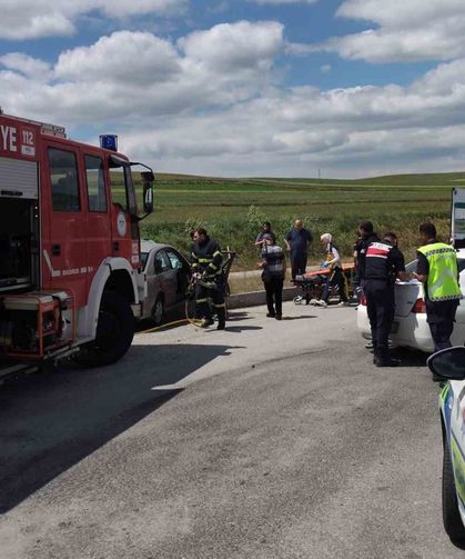 Çorum'da iki otomobil çarpıştı: 1 yaralı