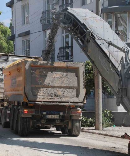 HBB, Antakya ve Defne'de yol çalışmalarını sürdürüyor