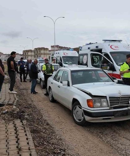Kırıkkale'de iki otomobil çarpıştı: 3 yaralı