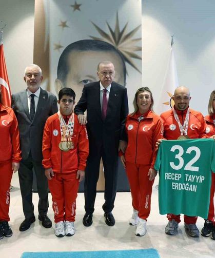 Cumhurbaşkanı Erdoğan, Türkiye Özel Sporcular Spor Federasyonu temsilcileriyle bir araya geldi