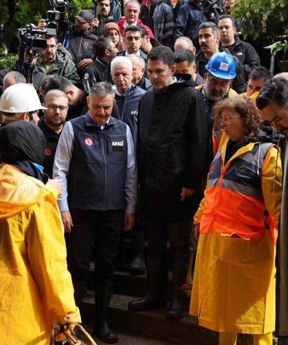 AFAD: 'Ülke genelinde müdahale çalışmalarında 60 bin 395 personel ve 8 bin 927 araç görev yapmaktadır'