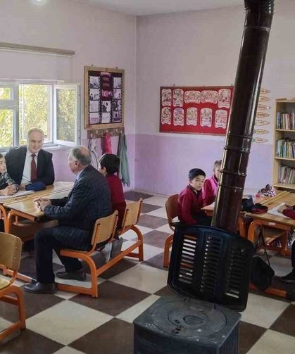 Aslanapa Kaymakamı Tosun, öğrencilerle bir araya geldi