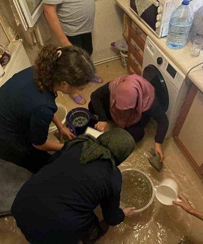 Bolu'da sağanak etkili oldu: 6 daireyi su bastı