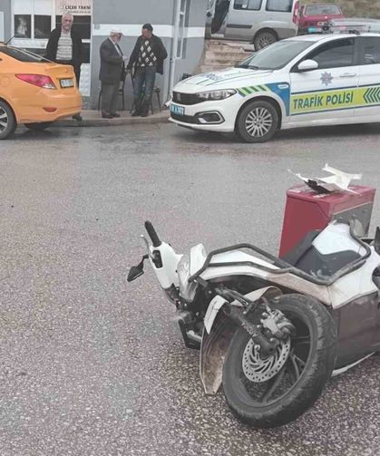 Çorum'da motosiklet ile minibüs çarpıştı: 1 yaralı