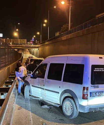 Otomobile çarpan motosiklet sürücüsü yaralandı