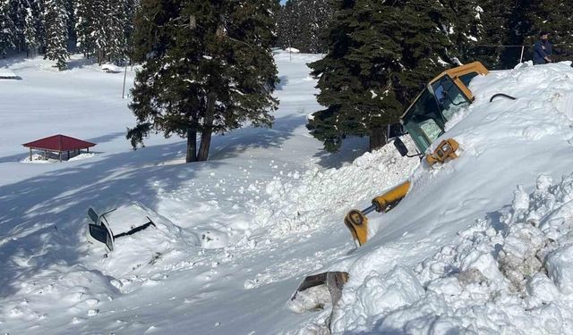 Artvin’de çığ altında hayatını kaybeden operatörü kurtartmaya giden arama kurtarma personeli yaşadıkları o anları anlattı