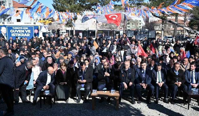 Bakan Özhaseki: "Önümüzdeki ay 75 bin konut yapmış olacağız"