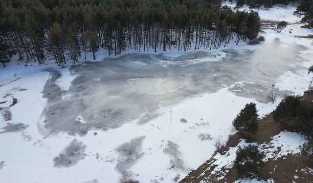 Beyaza bürünen Karagöl Jeositi kamp yapmak isteyenlerin uğrak yeri oldu