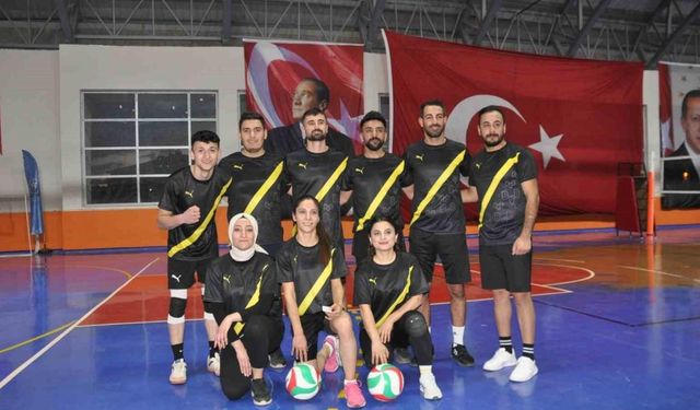 Bulanık’ta kurumlar arası voleybol turnuvası başladı