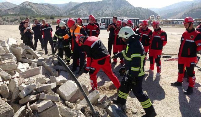 Burdur’da 150 profesyonel gönüllü ile arama kurtarma ekibi kuruldu