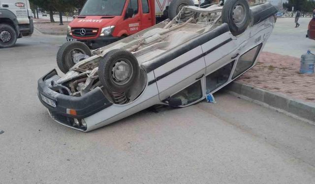 Burdur’da kamyon ile çarpışan otomobil takla attı: 1 yaralı