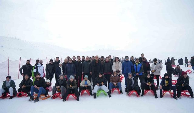 Çocuklar Güzeldağ Kayak Merkezi’nde keyifli anlar yaşadı