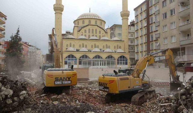 Diyarbakır’da yarım asırlık kütüphanenin yıkımı yapıldı