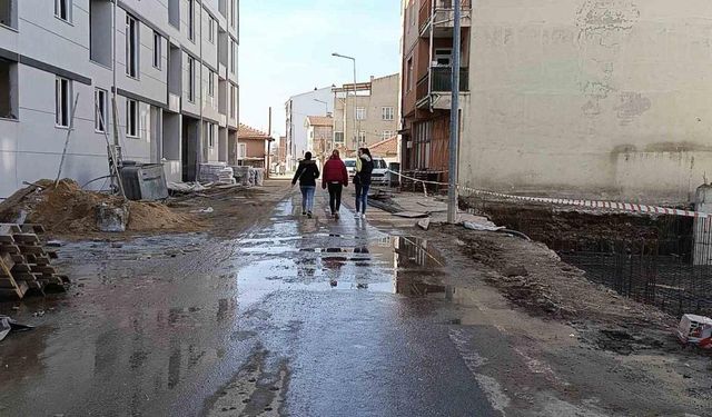 Edirne’de bozuk yollar ve su kesintileri vatandaşı canından bezdirdi