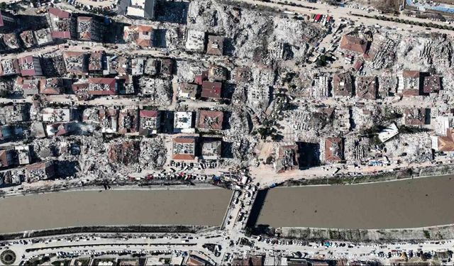 Hatay’da depremin ortaya çıkarttığı hasar 1 yıl sonra görüntülendi