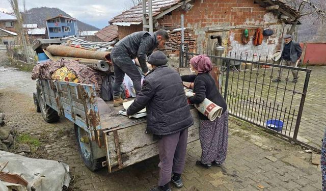 Heyelanda evlerini terk eden vatandaşlara yardım eli uzandı