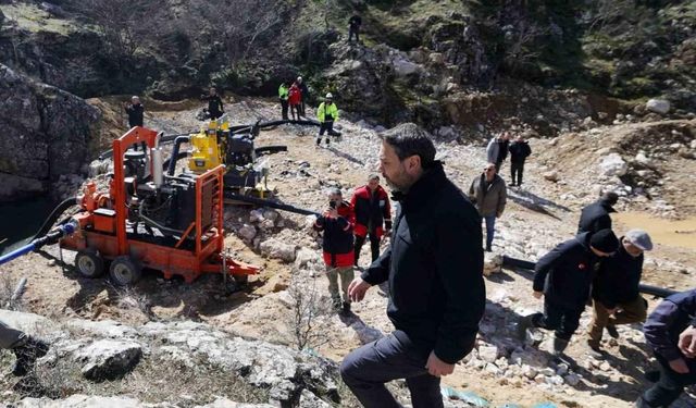 İliç’te vadiden akan suyun yığına karışmaması için tahliye işlemi devam ediyor