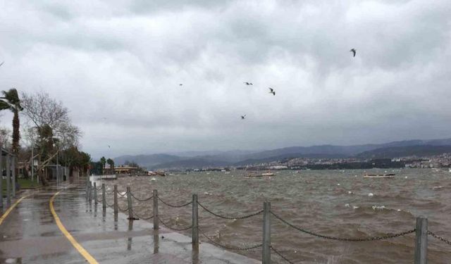 İzmit Körfezi’nde fırtına