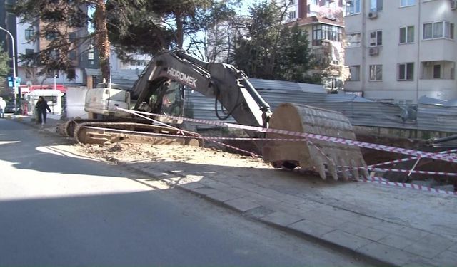 Kadıköy’de önlem alınmayan inşaat alanı tehlike saçıyor