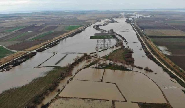 Karamenderes Çayı’nın taşmasıyla sular altında kalan tarlalar dronla görüntülendi