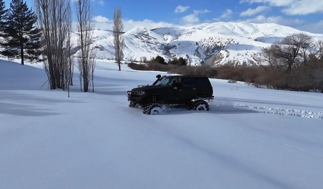 Off road tutkunları karlı arazide karın tadını çıkardı