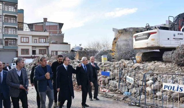 Siirt Valisi Kızılkaya, kentsel dönüşüm çalışmalarını yerinde inceledi