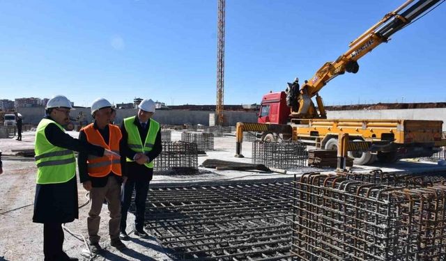 Siirt’te sağlık yatırımlarında çalışmalar sürüyor