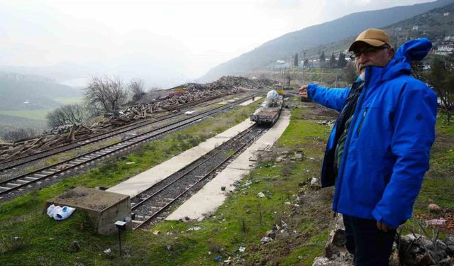 Tahrip olan tren istasyonu depremden 1 yıl sonra tekrar görüntülendi