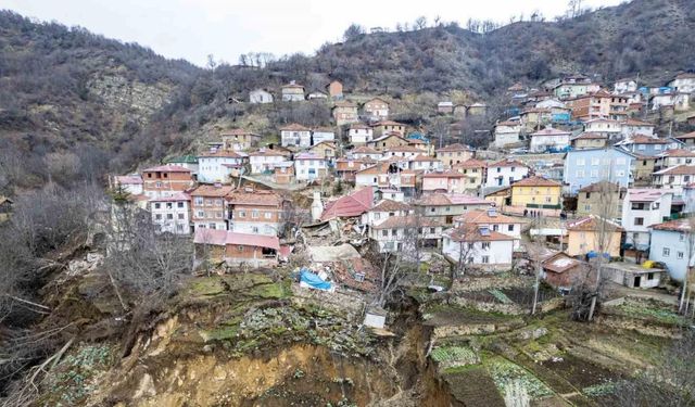 Tokat Valisi Hatipoğlu: “40 konut, 17 ahır, 7 samanlık ve 1 cami heyelandan etkilendi”